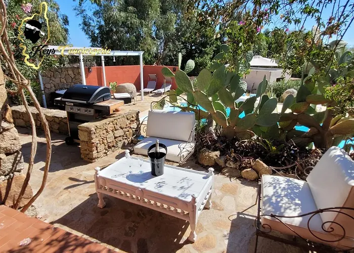 Casa Salya 8 Pers Piscine Privée Chauffée San Cipriano Сasa de vacaciones Lecci